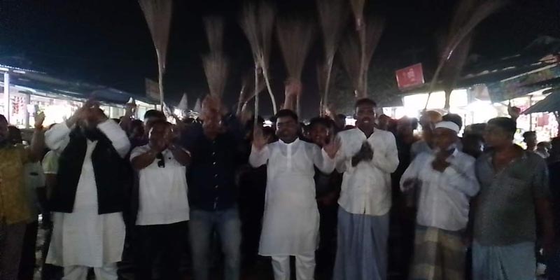 নোয়াখালীতে ৩ ইউনিয়নের যুবলীগের পদ বঞ্চিত নেতাকর্মীদের ঝাড়ু মিছিল