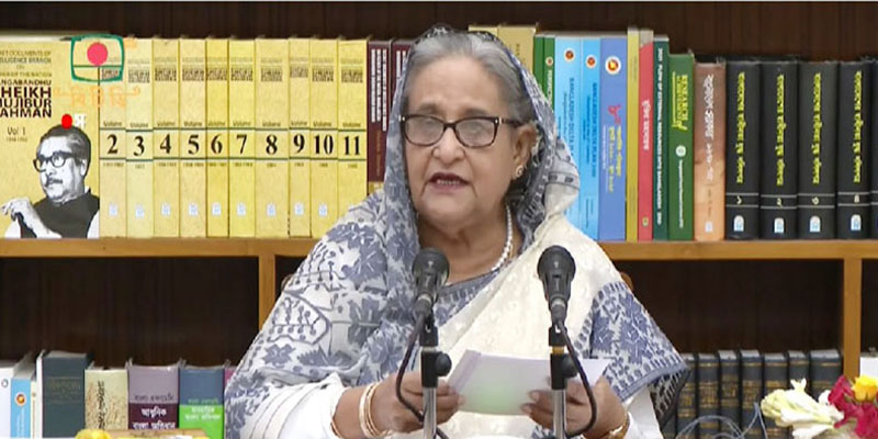বর্ষাকালে মুরগি একটু কম ডিম পাড়ে: প্রধানমন্ত্রী