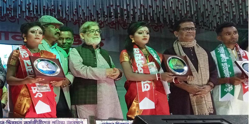 ডোমারে ছিন্নমূল কর্মজীবিদের সংগীত প্রতিযোগীতায় বিজয়ী হলেন যারা