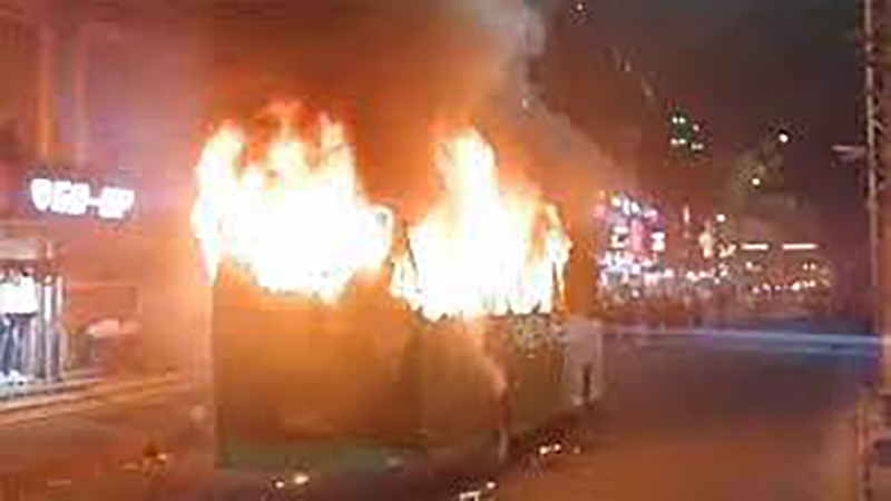 রাজধানীতে তিন বাসে আগুন