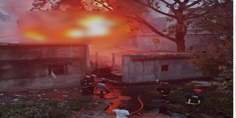 কেরানীগঞ্জে চিপস কারখানায় আগুন