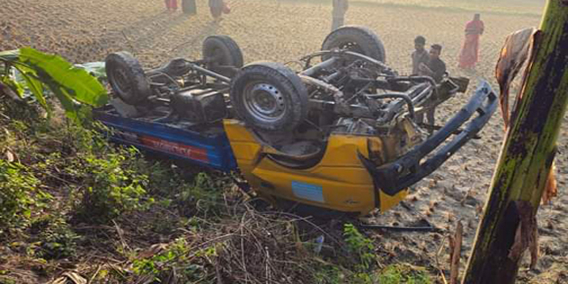 গৌরীপুরে সড়ক দূর্ঘটনায় চালক ও হেলপার  গুরুতর আহত