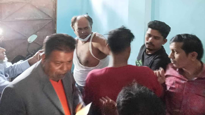 নোয়াখালীতে ব্যাংকে ঢুকে অস্ত্র ঠেকিয়ে টাকা লুটের চেষ্টা, আটক-১