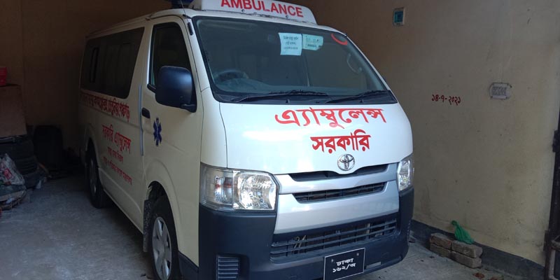 তেঁতুলিয়ায় অ্যাম্বুলেন্স  চালক না থাকায়  তীব্র দুর্ভোগে এলাকাবাসী