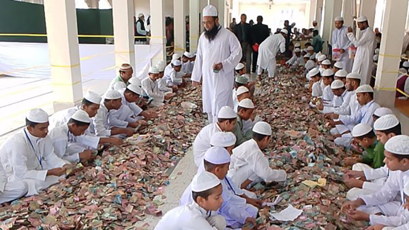 পাগলা মসজিদের দানবাক্সে পাওয়া গেল ২৩ বস্তা টাকা