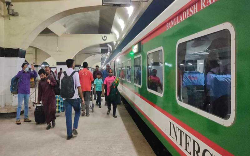 ঢাকায় পৌঁছালো কক্সবাজার এক্সপ্রেস