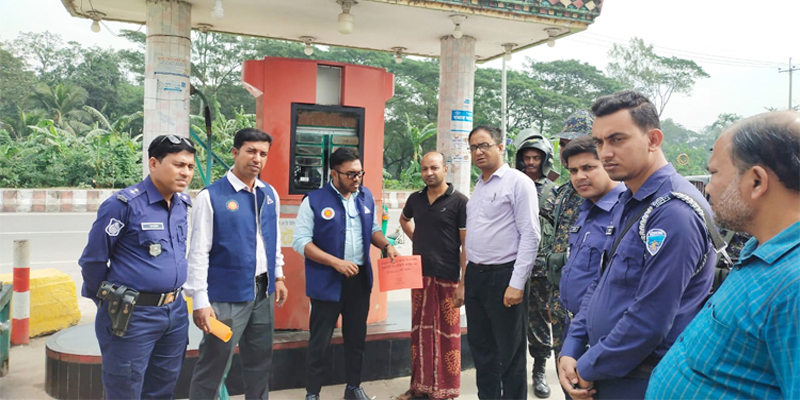 নোয়াখালীতে তেল কম দেওয়ায় ফিলিং স্টেশন সিলগালা