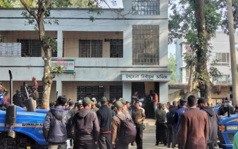 দিনাজপুর-৬ : ঘোড়াঘাটে ৩৬টি কেন্দ্রে পৌঁছালো নির্বাচনী সরঞ্জাম