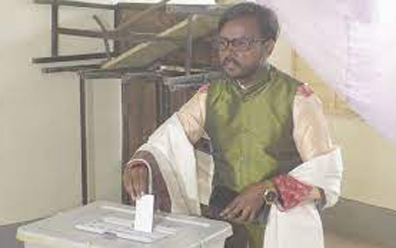 প্রার্থী হয়েও বগুড়া-৪ আসনে ভোট দিতে পারেননি হিরো আলম