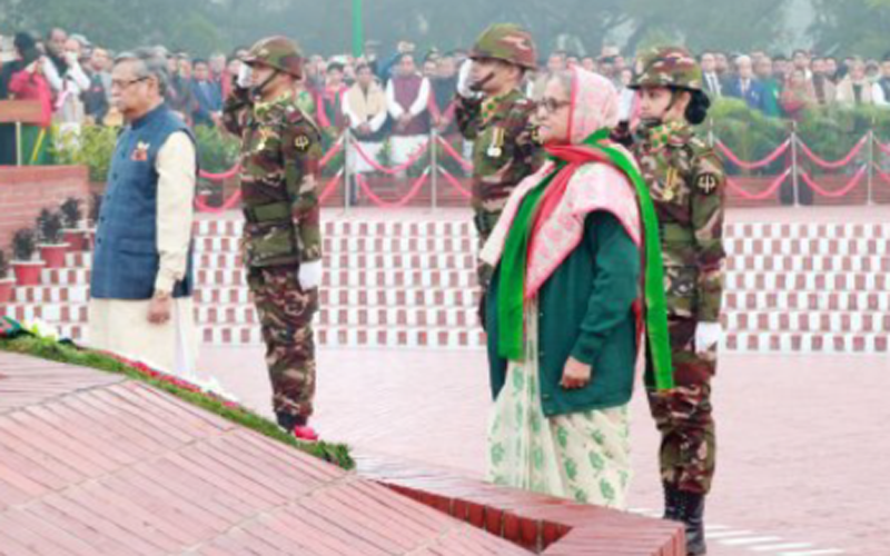 বীর শহীদদের প্রতি রাষ্ট্রপতি-প্রধানমন্ত্রীর শ্রদ্ধা