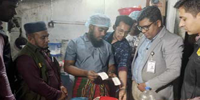 ময়মনসিংহে দুই রেস্টুরেন্টকে ভ্রাম্যমাণ আদালতের তিনলাখ টাকা জরিমানা