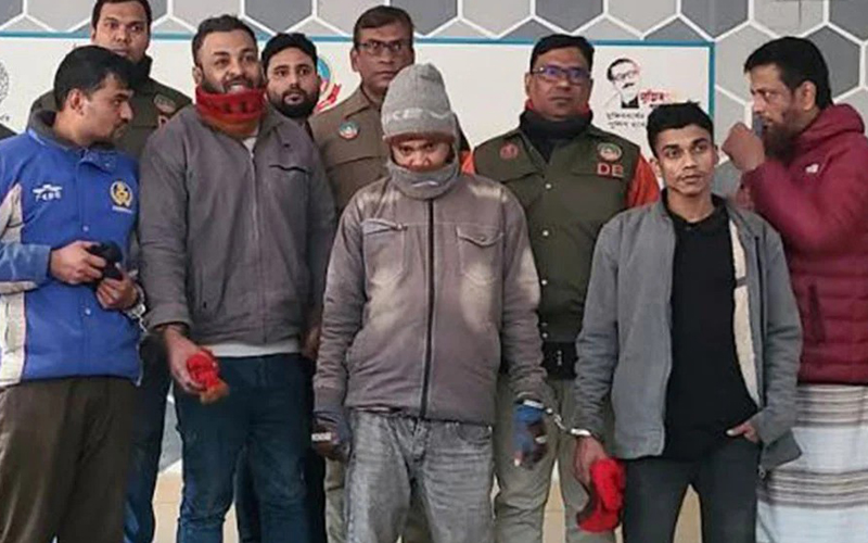 রংপুর গাঁজা ও ফেন্সিডিলসহ ৫ জন গ্রেফতার