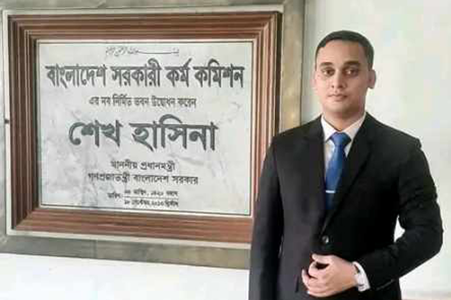 মায়ের স্বপ্ন ‍পূরণে প্রশাসন ক্যাডারে ৪র্থ আরিফ