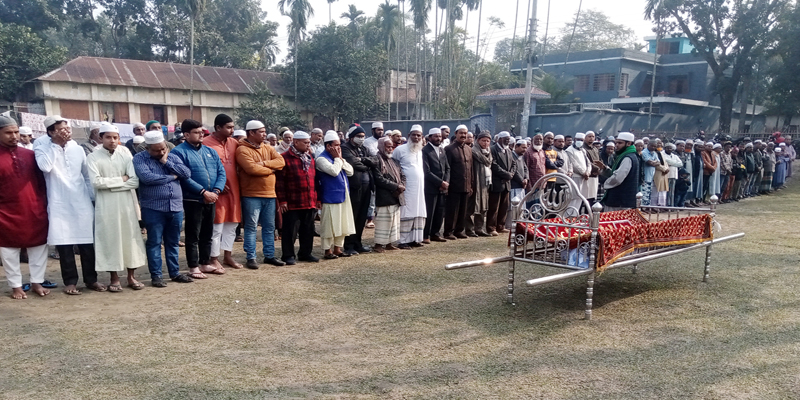 ডোমারে সাংবাদিক রতনের পিতা রশিদুল হক এর জানাজা সম্পন্ন