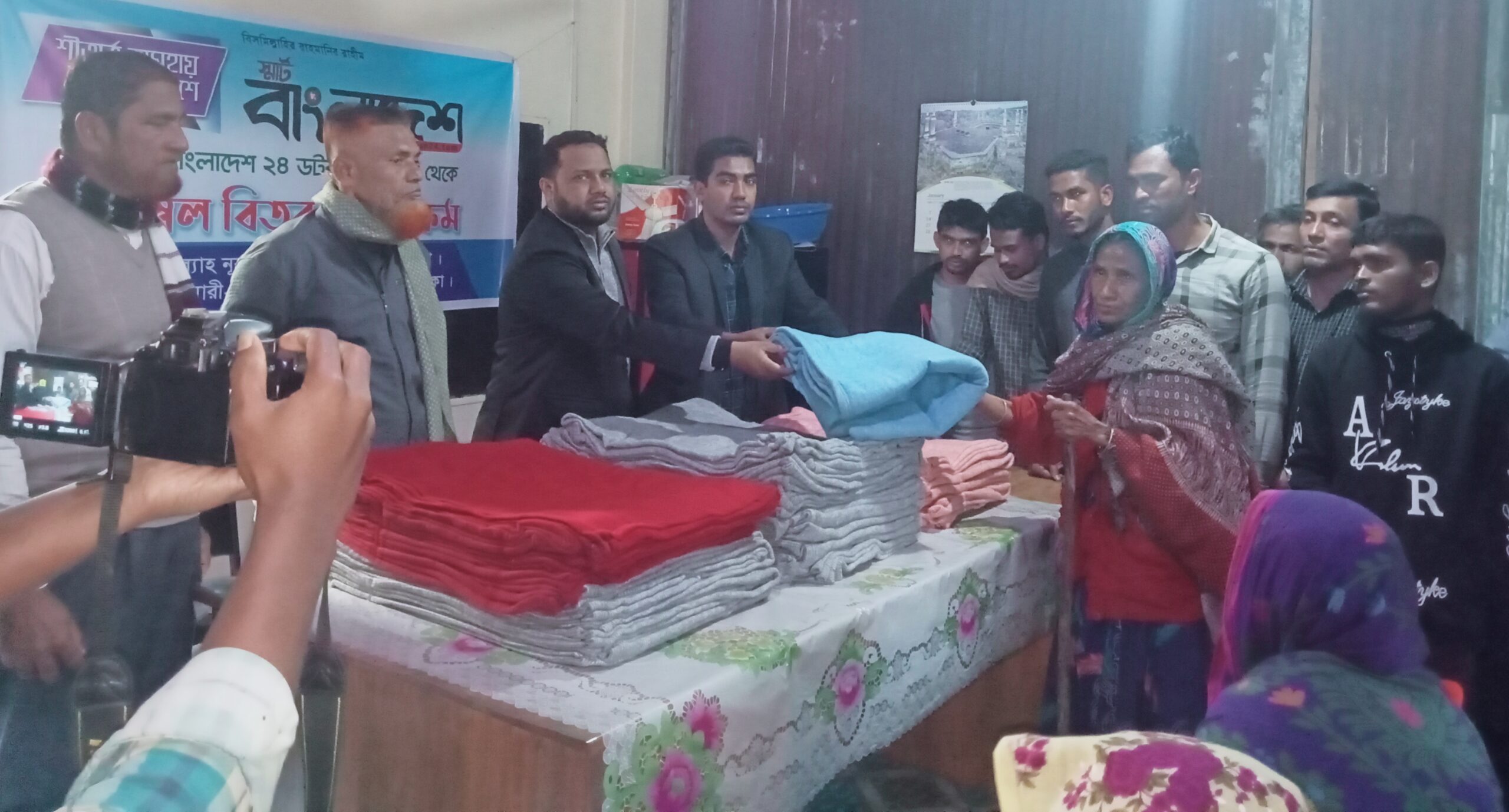 নোয়াখালীতে শীতার্ত মানুষের মাঝে শীতবস্ত্র বিতরণ