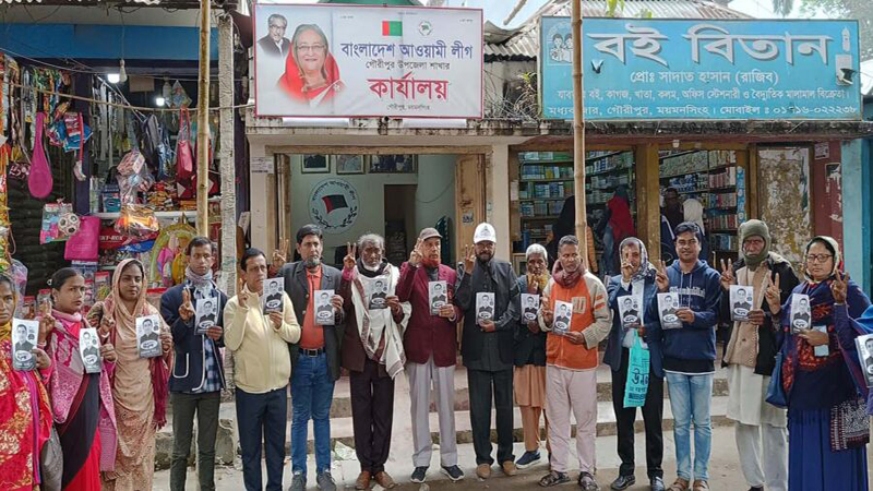 ট্রাক প্রতীকে ভোট চাইলেন বীরমুক্তিযোদ্ধা ও সন্তানেরা