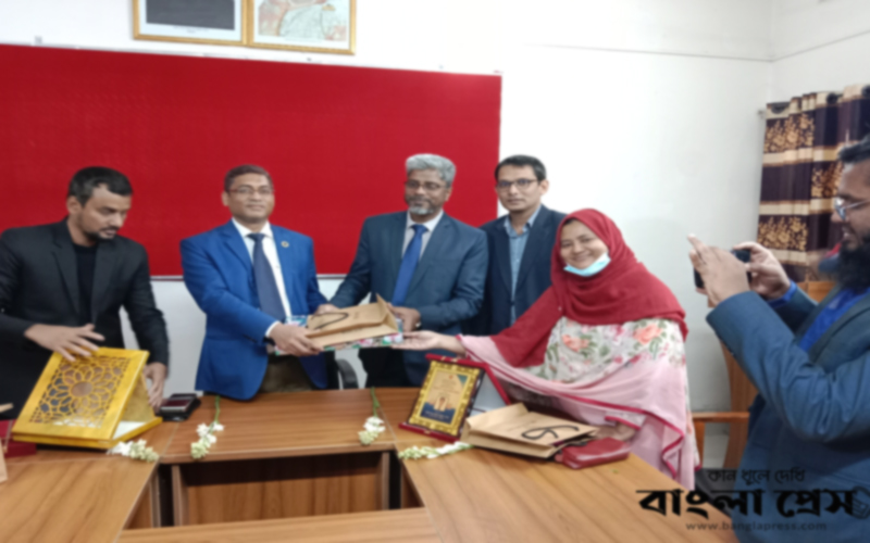 তেঁতু‌লিয়া হাসপাতা‌লে অপা‌রেশন কা‌জে সম্পৃক্ত চি‌কিৎসক ও নার্সদের সম্মাননা প্রদান