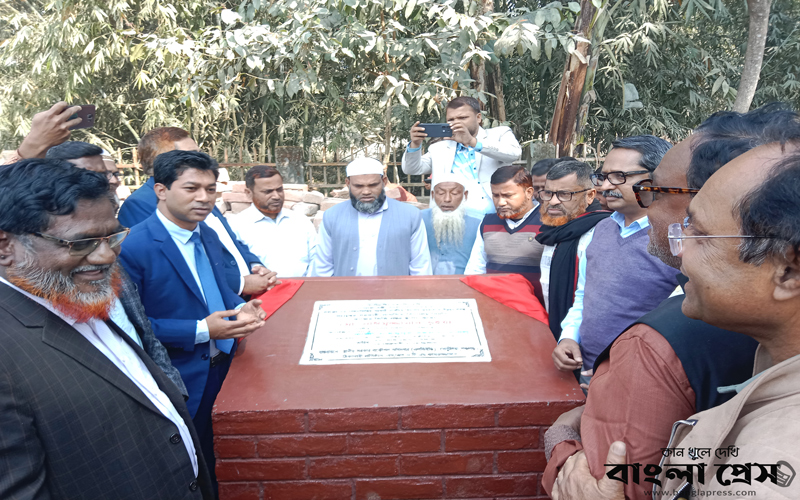 তেঁতুলিয়ায় ২টি সড়ক ও ২ টি সরকারি প্রাথমিক বিদ্যালয়ের ভিত্তি প্রস্তর স্থাপন  উদ্বোধন করেন এমপি নাঈমুজ্জামান 
