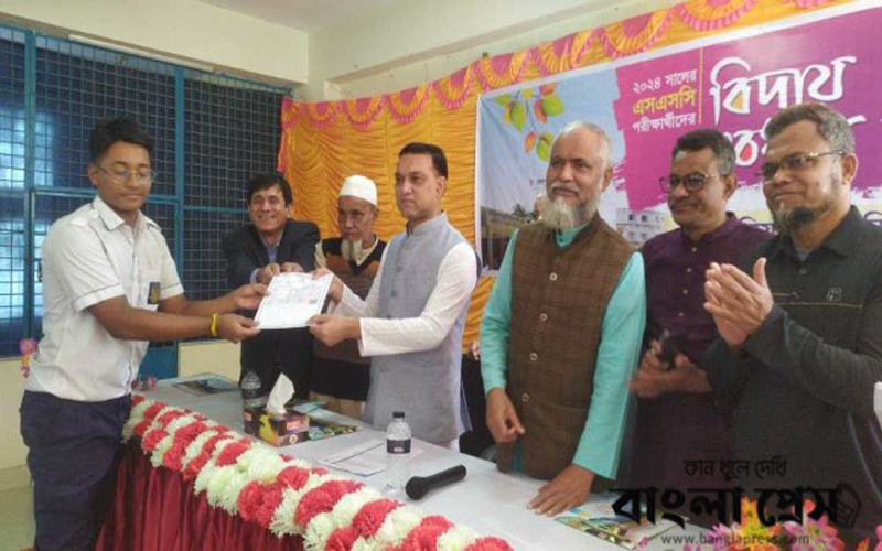 ময়মনসিংহে প্রিমিয়ার আইডিয়াল হাই স্কুলে এসএসসি পরীক্ষার্থীদের বিদায় সংবর্ধনা অনুষ্ঠিত