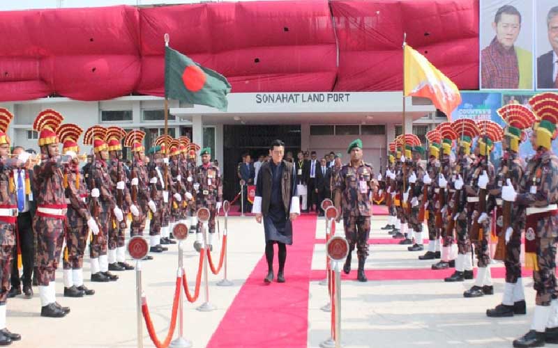 ভুটানের রাজাকে রাষ্ট্রীয় গার্ড অব অনার ও বিদায়ী সংবর্ধনা দিল বিজিবি