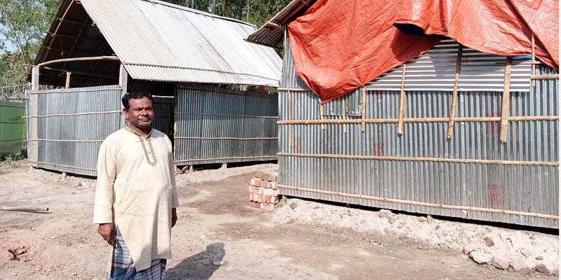 ডোমারে দীর্ঘ ১৩ বছর পর আদালতের নির্দেশনায় পৈত্রিক ভিটা ফিরে পেলো রোকন