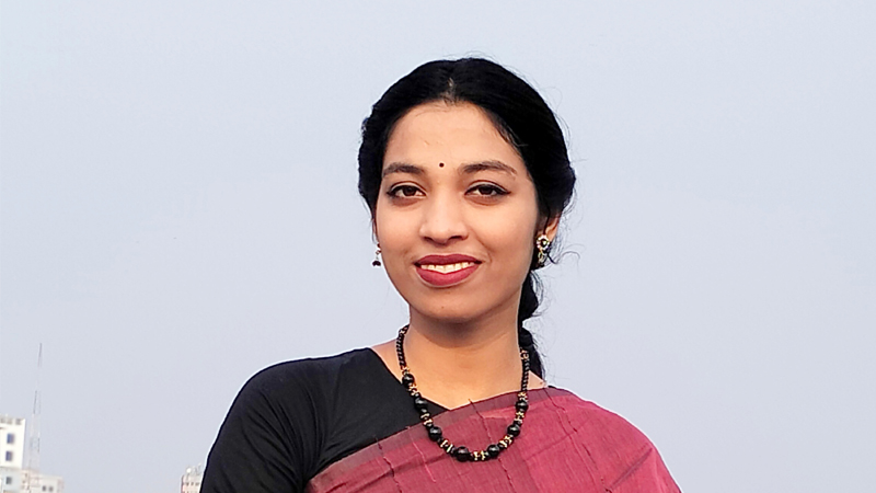 'সংশয়ে সংকল্প সদা টলে পাছে লোকে কিছু বলে'