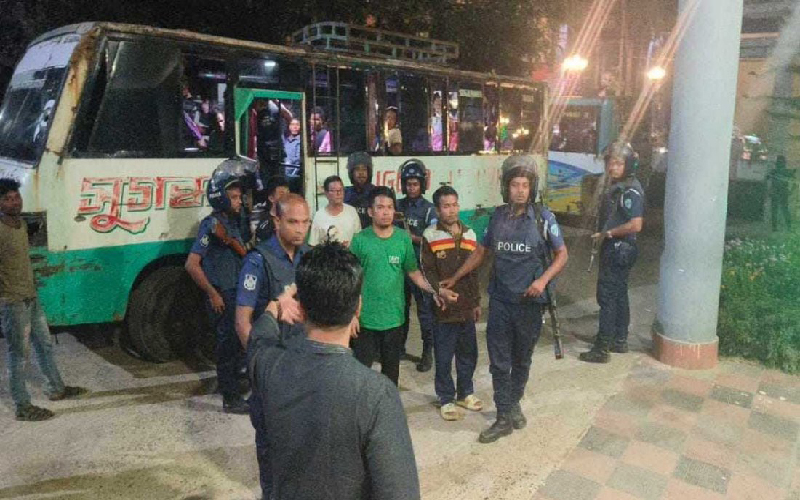বান্দরবানে ব্যাংক ডাকাতির ঘটনায় ১৮ নারীসহ ৪৯ সদস্য আটক