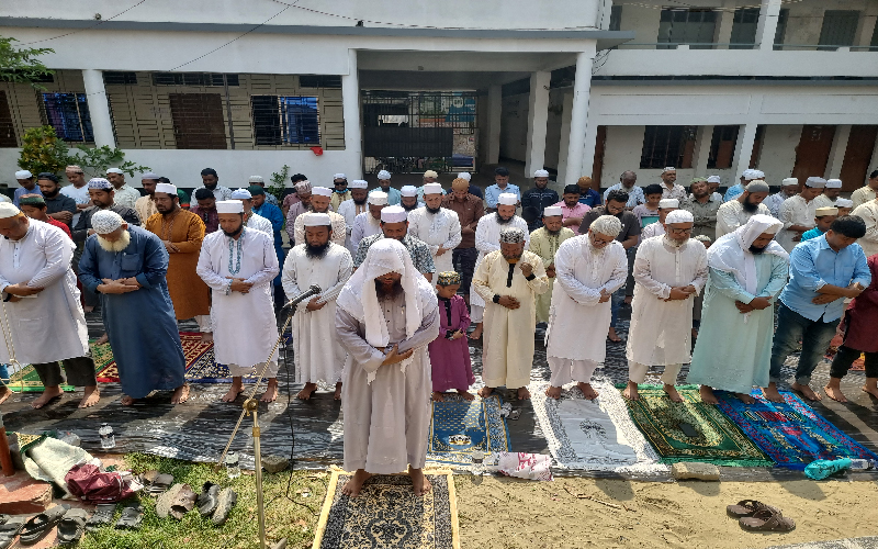 নোয়াখালীতে বৃষ্টির প্রার্থনায় ইসতিসকার নামাজ আদায়