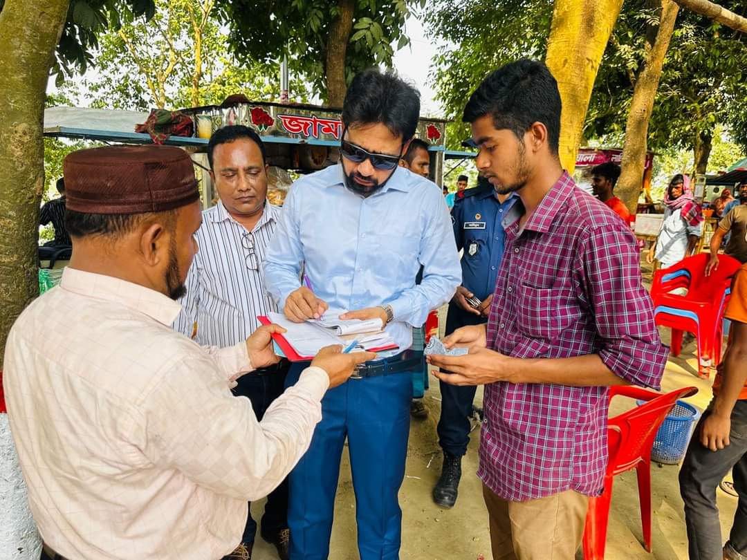 ময়মনসিংহের জয়নুল আবেদীন পার্কে মোবাইল কোর্টের অভিযান পরিচালনা