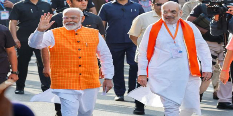 লোকসভা নির্বাচনের তৃতীয় দফায় ভোট দিলেন মোদি