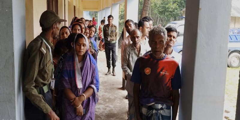 উপজেলা পরিষদ নির্বাচন: সুবর্ণচরে শান্তিপূর্ণ ভোট গ্রহণ চলছে, ভোটার উপস্থিতি কম