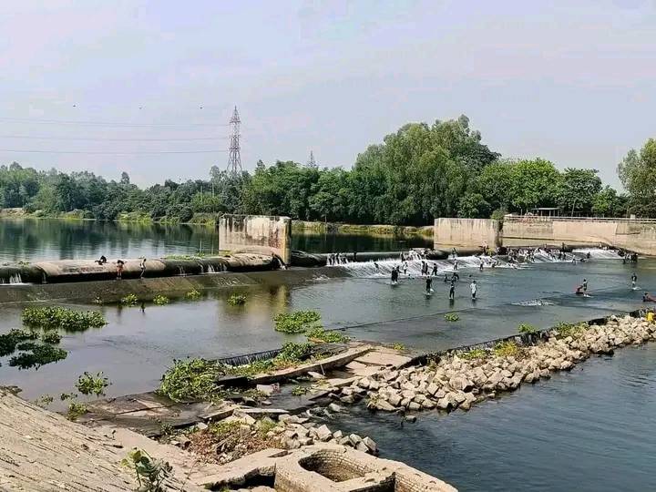 দিনাজপুরের মোহনপুরে আত্রাই নদীতে শান্তির পরশ