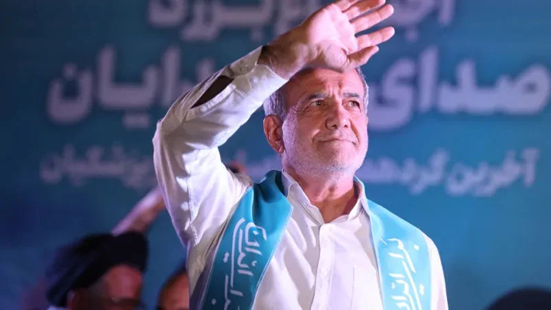 ইরানের প্রেসিডেন্ট হিসেবে শপথ নিলেন মধ্যপন্থী মাসুদ পেজেশকিয়ান