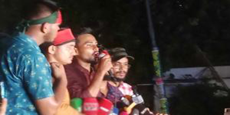 রাজপথ ছাড়বেন না কোটাবিরোধীরা, বাংলা ব্লকেড চলবে
