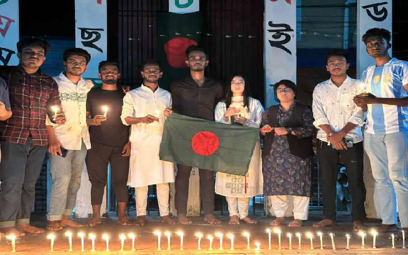 দিনাজপুরের পার্বতীপুরে ছাত্র-জনতার বিজয় উল্লাস