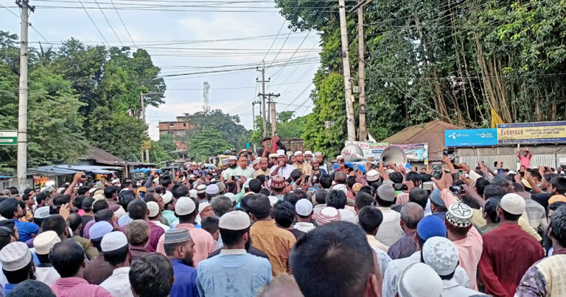 সংখ্যালঘুদের উপর হামলার প্রতিবাদে দেবীগঞ্জে জামাতের শান্তি মিছিল