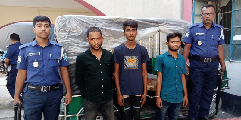 ডোমারে অটো ছিনতাই ও চোর চক্রের ৩ সদস্য গ্রেফতার
