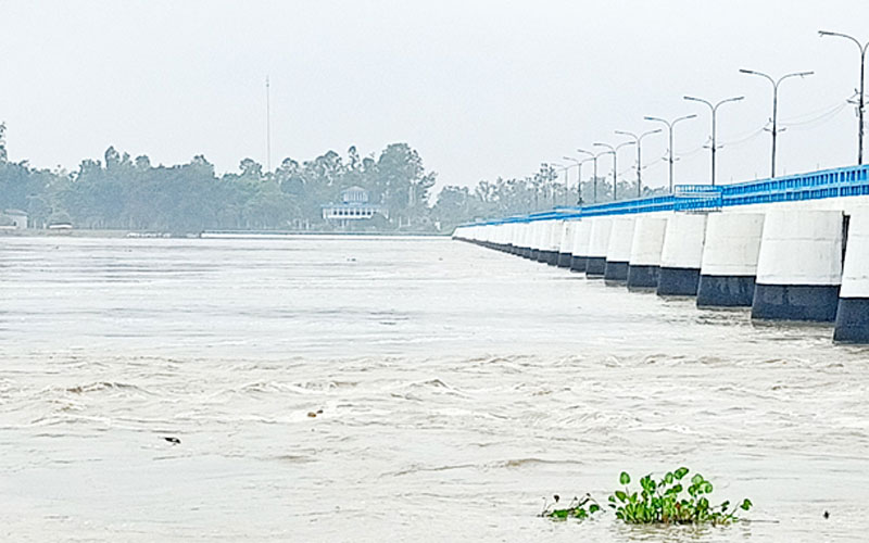বিপদসীমার ওপরে তিস্তার পানি, খোলা হলো ৪৪ জলকপাট