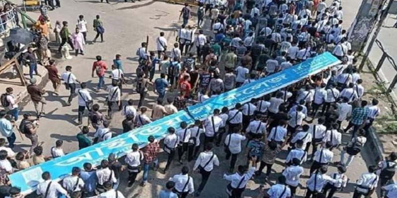 আইডিয়াল-ঢাকা কলেজ শিক্ষার্থীদের সংঘর্ষে আহত অন্তত ১৮