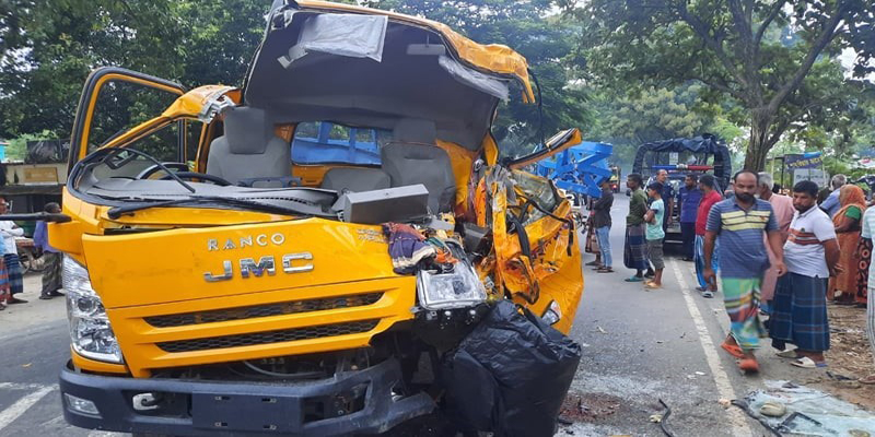 ঝিনাইদহে সড়ক দুর্ঘটনায় নিহত ২ আহত ১