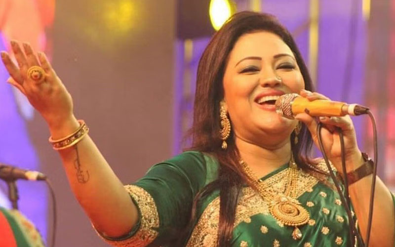 অজ্ঞাত স্থান থেকে গান শোনালেন মমতাজ