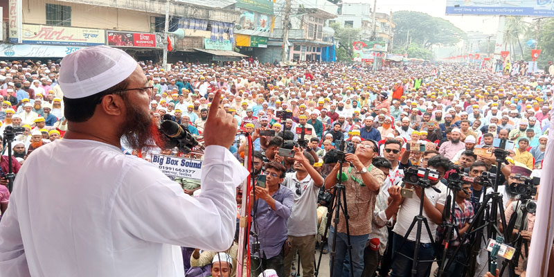 বার বার নেতা পরিবর্তন না করে নীতি ও আদর্শের পরিবর্তন করুণ তবেই দেশে ইনসাফ কায়েম হবে- পীর চরমোনাই