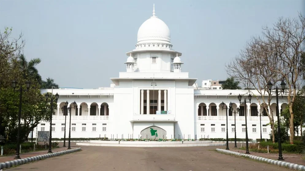 হাইকোর্টের তিন বিচারপতির পদত্যাগ