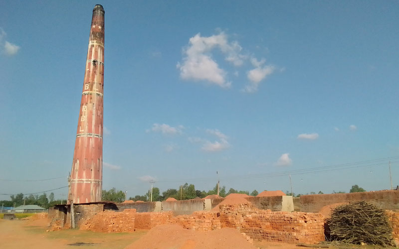 ছাড়পত্র নবায়নের জটিলতায় ইটভাটা মালিকপক্ষ