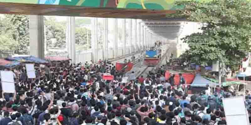 ৫ ঘণ্টা পর মহাখালীর সড়ক ও রেলপথ ছাড়লেন শিক্ষার্থীরা