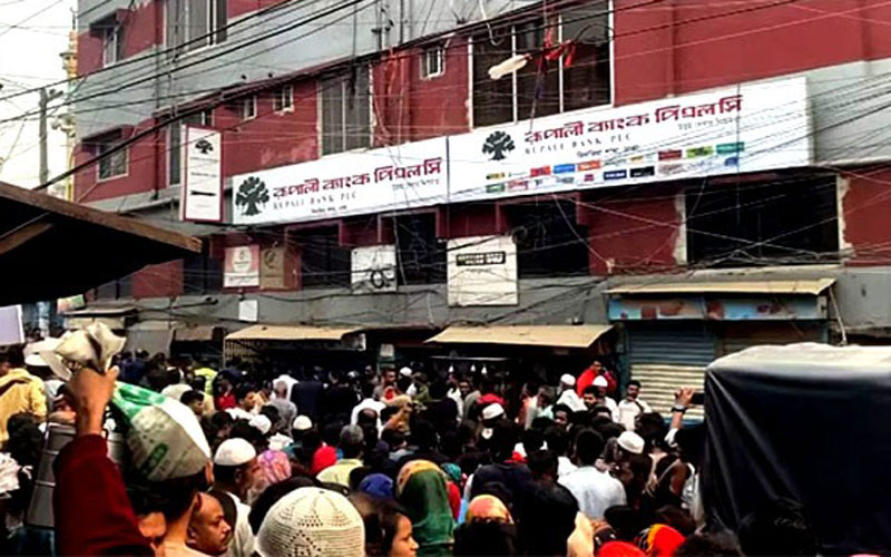 কেরানীগঞ্জে ব্যাংকে জিম্মি সবাই মুক্ত, ৩ ডাকাতের আত্মসমর্পণ