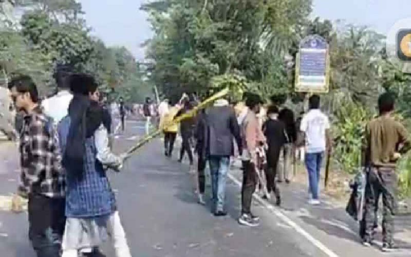 বৈষম্যবিরোধী ছাত্র আন্দোলনের ‘মার্চ ফর ইউনিটি’র গাড়িবহরে হামলা