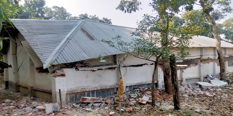 শৈলকুপায় নিহতের ঘটনায় অর্ধশতাধিক বাড়িঘর গুড়িয়ে দিয়েছে দূর্বৃত্তরা