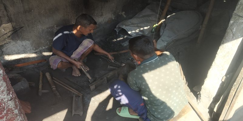 সুনামগঞ্জে হারিয়ে যাচ্ছে ঐতিহ্যবাহী কর্মকার শিল্প