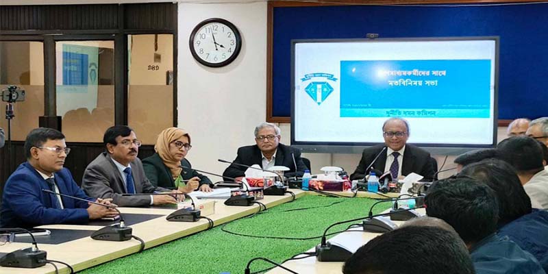 বিশ্বে এই প্রথম প্রধানমন্ত্রী-মসজিদের ইমাম একসঙ্গে পালিয়েছেন: দুদক চেয়ারম্যান